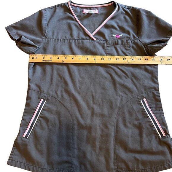 Koi Grey and Pink Scrub Top. Style 113HRT Size Small. Great Condition!! - Picture 8 of 10